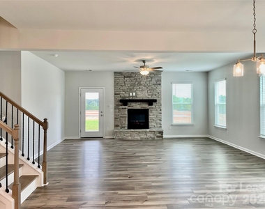 3240 Laurel Brook Drive - Photo Thumbnail 4