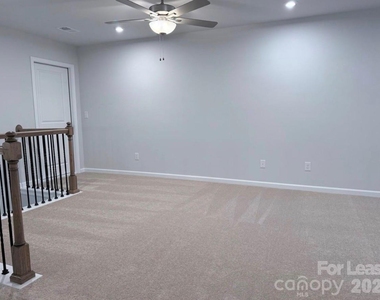 3240 Laurel Brook Drive - Photo Thumbnail 18