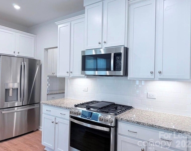 3240 Laurel Brook Drive - Photo Thumbnail 6