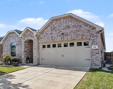 812 Carmen Street - Photo Thumbnail 1