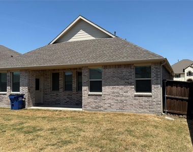 812 Carmen Street - Photo Thumbnail 19