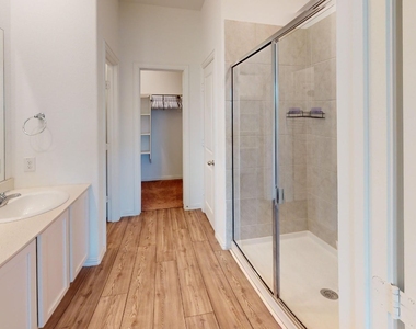 812 Carmen Street - Photo Thumbnail 12