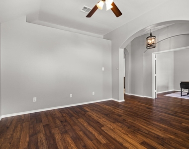 1601 Crabapple Lane - Photo Thumbnail 4