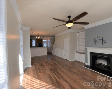 1055 Writers Way - Photo Thumbnail 5