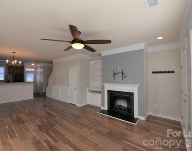 1055 Writers Way - Photo Thumbnail 4