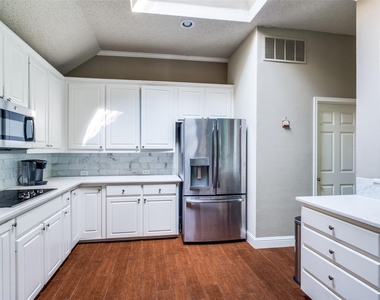 6816 Thorncliff Trail - Photo Thumbnail 5