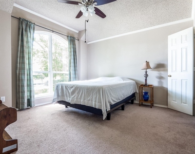 6816 Thorncliff Trail - Photo Thumbnail 10
