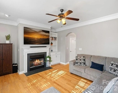 220 Welton Way - Photo Thumbnail 2