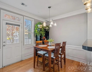 220 Welton Way - Photo Thumbnail 5