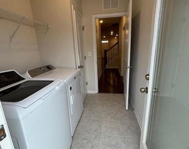 306 Sagecroft Lane - Photo Thumbnail 7