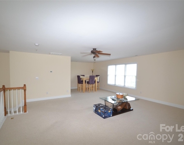 1144 Woodhall Drive - Photo Thumbnail 15
