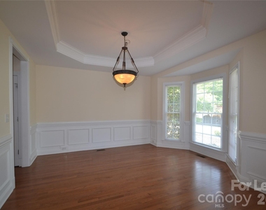 1144 Woodhall Drive - Photo Thumbnail 3