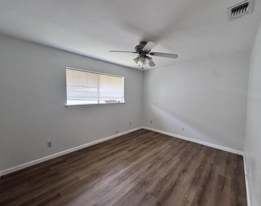 5467 Anita Street - Photo Thumbnail 10