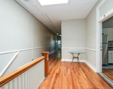 1108 S Akard Street - Photo Thumbnail 4