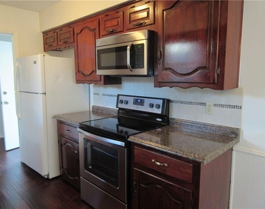 113 Shadybrook Drive - Photo Thumbnail 2
