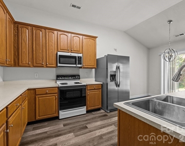 11228 Dickie Ross Road - Photo Thumbnail 7