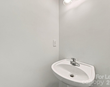 1748 Chinchester Lane - Photo Thumbnail 14