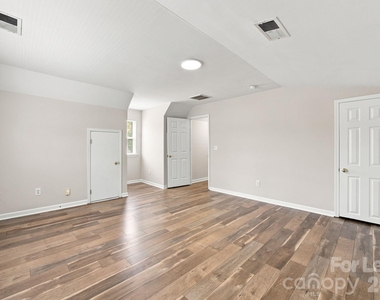1748 Chinchester Lane - Photo Thumbnail 25