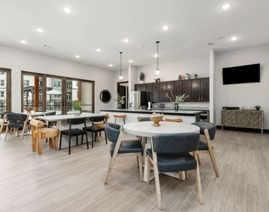 2551 N Guadalupe Street - Photo Thumbnail 15