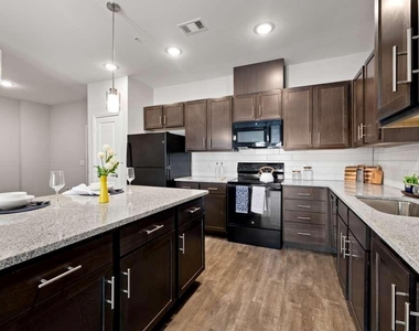 2551 N Guadalupe Street - Photo Thumbnail 3