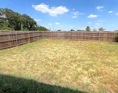 7417 Alverstone Drive - Photo Thumbnail 5