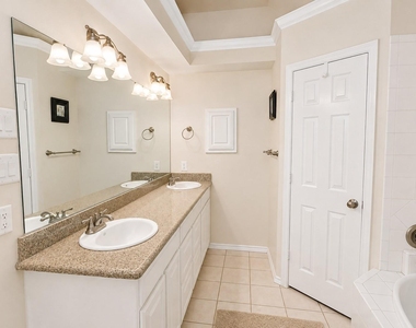 809 Mesa Drive - Photo Thumbnail 7