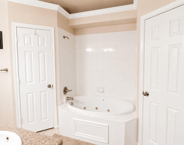 809 Mesa Drive - Photo Thumbnail 6