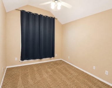 809 Mesa Drive - Photo Thumbnail 8