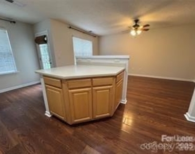 8763 Robinson Forest Drive - Photo Thumbnail 13