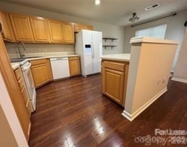 8763 Robinson Forest Drive - Photo Thumbnail 14
