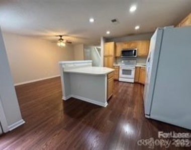 8763 Robinson Forest Drive - Photo Thumbnail 12