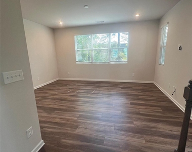 315 Grove Gate Lane - Photo Thumbnail 17