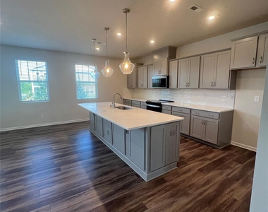315 Grove Gate Lane - Photo Thumbnail 4