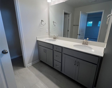 315 Grove Gate Lane - Photo Thumbnail 7