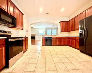 1703 Oak Brook Lane - Photo Thumbnail 7