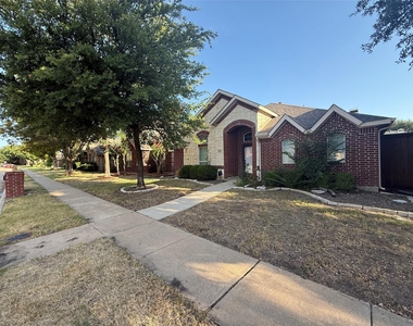 1703 Oak Brook Lane - Photo Thumbnail 24