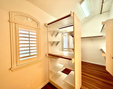 1703 Oak Brook Lane - Photo Thumbnail 17