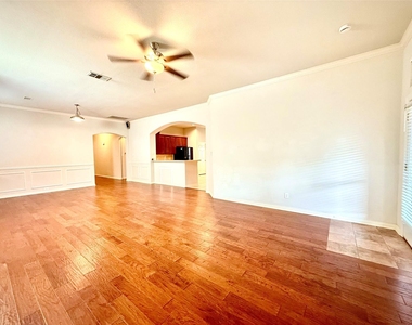 1703 Oak Brook Lane - Photo Thumbnail 5