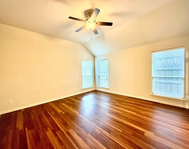 1703 Oak Brook Lane - Photo Thumbnail 12