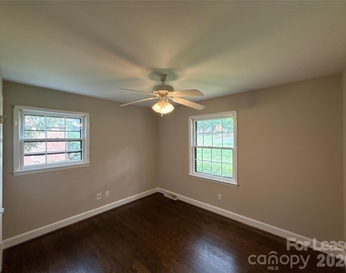 1427 Churchill Drive - Photo Thumbnail 8