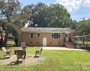 1427 Churchill Drive - Photo Thumbnail 11
