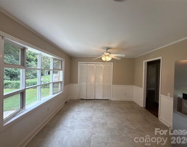 1427 Churchill Drive - Photo Thumbnail 4