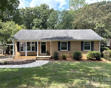 1427 Churchill Drive - Photo Thumbnail 14