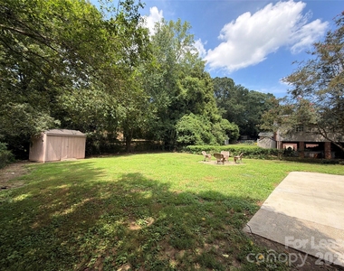 1427 Churchill Drive - Photo Thumbnail 12