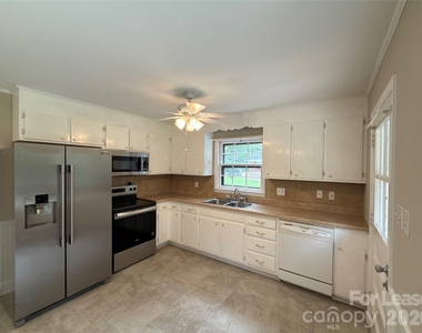 1427 Churchill Drive - Photo Thumbnail 3