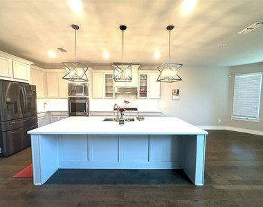 1117 Huckleberry Street - Photo Thumbnail 8