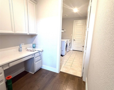 1117 Huckleberry Street - Photo Thumbnail 17