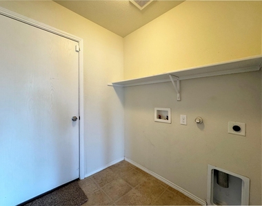 3020 Manuel Creek Drive - Photo Thumbnail 31