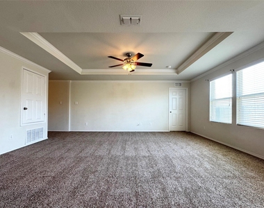 3020 Manuel Creek Drive - Photo Thumbnail 6