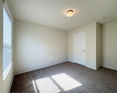 3020 Manuel Creek Drive - Photo Thumbnail 26